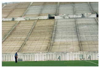 Grandstand seat issues at Tampa Stadium